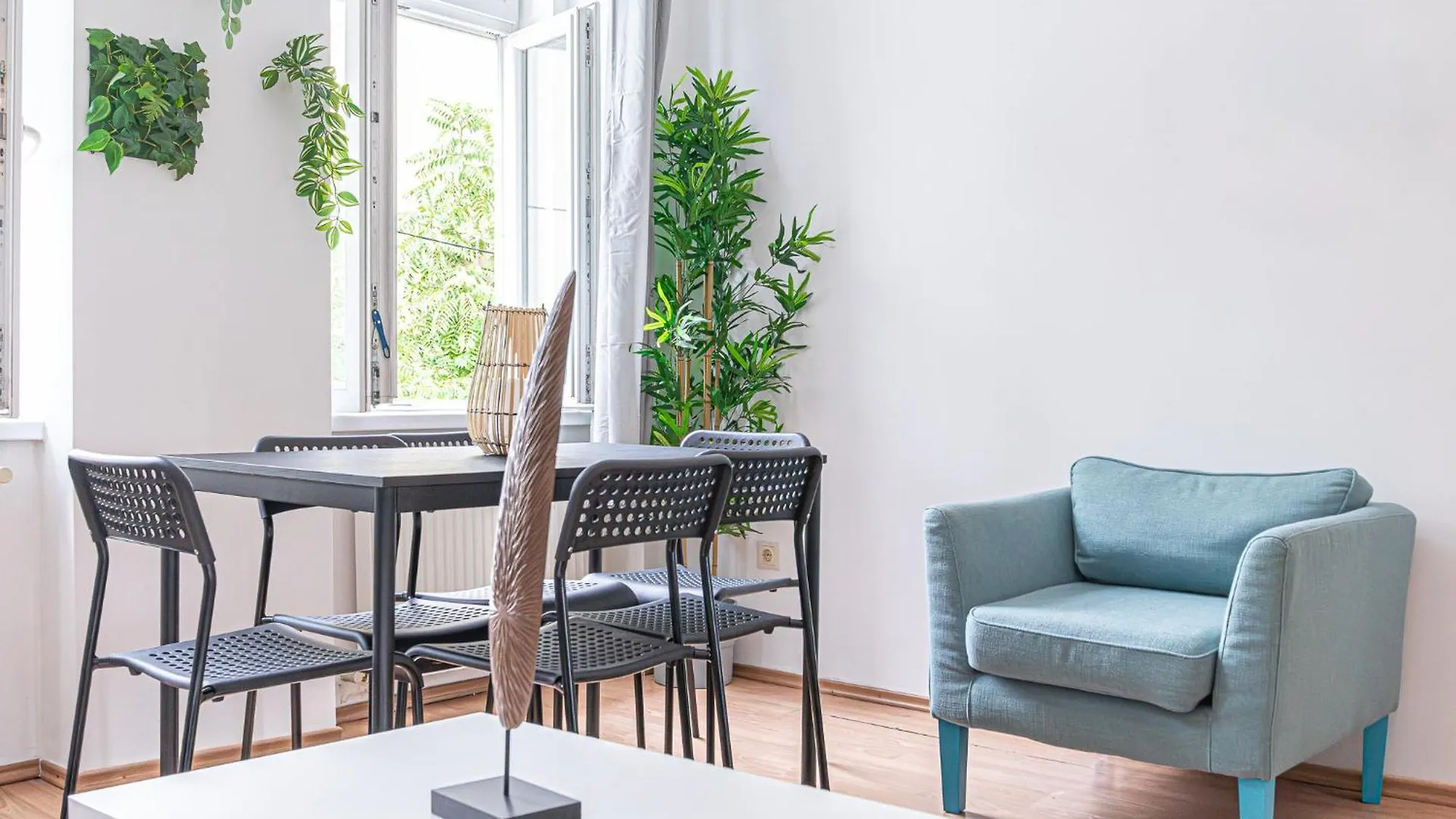 Breathtaking 2Br Apt Modern Design/Near Schoennbrunn Vienna Apartment